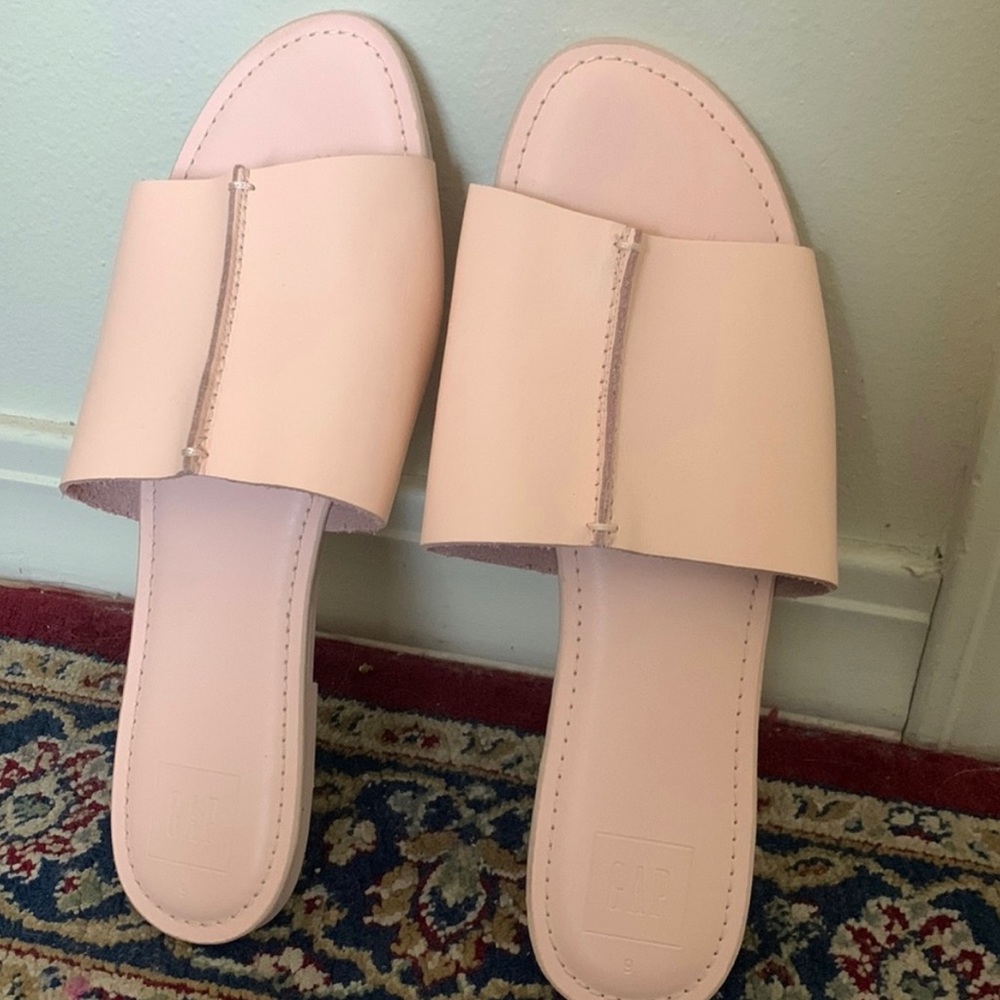 SOLD 🚫Slippers